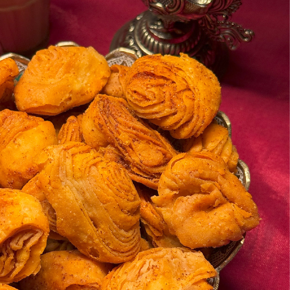 Pakwan Sweets Buy Masala Pakwan Puri Online - Crispy Snack | Khavda The Mithaas ...